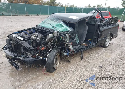 2000 Chevrolet S-10 Ls z USA, uszkodzony, nr VIN 1GCCS19W3Y8299761